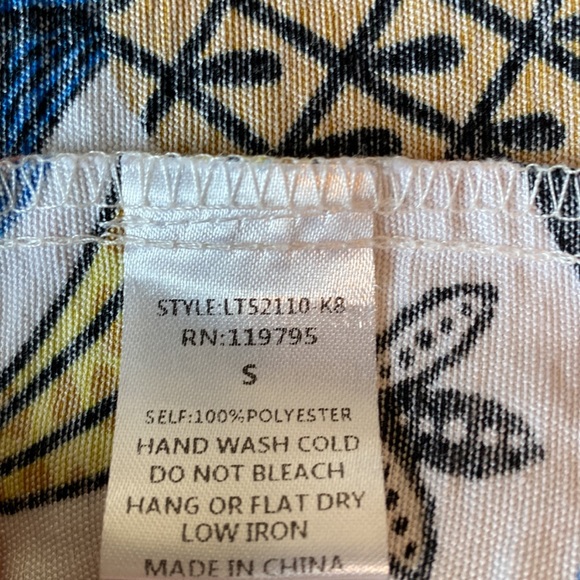 Small The Moon Tropical Cropped Button Up - Picture 8 of 8